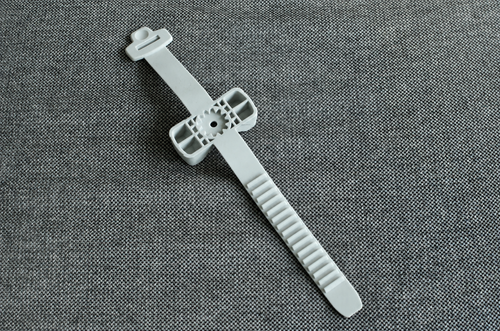 Reverse view of the QUIK-Strap XL showing the toothed ratchet track along the tail and the geared locking wheel in the centre body that holds the strap tight once tensioned.